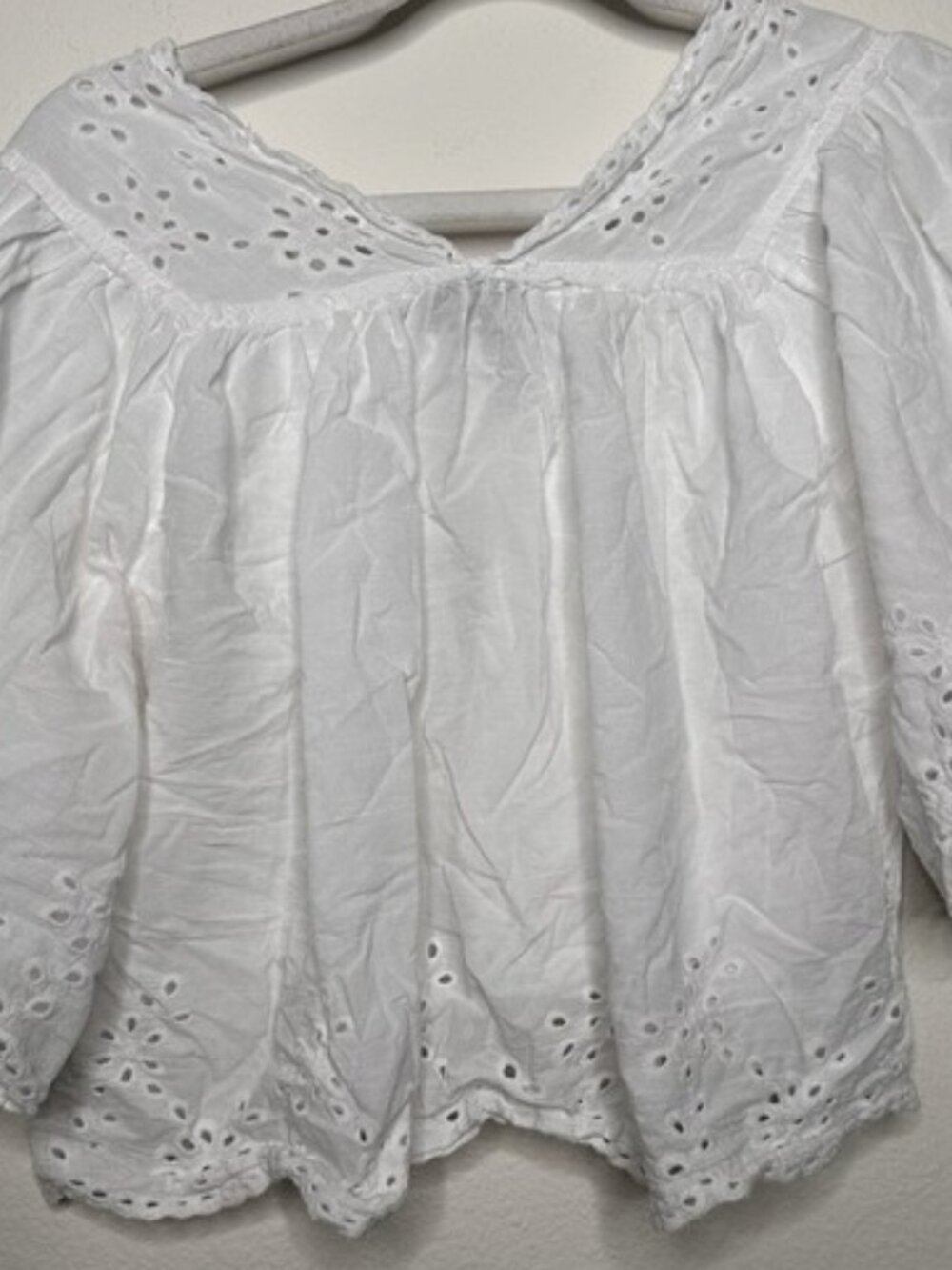 White Eyelet Summer Top Size Small Floral - Picture 3 of 3